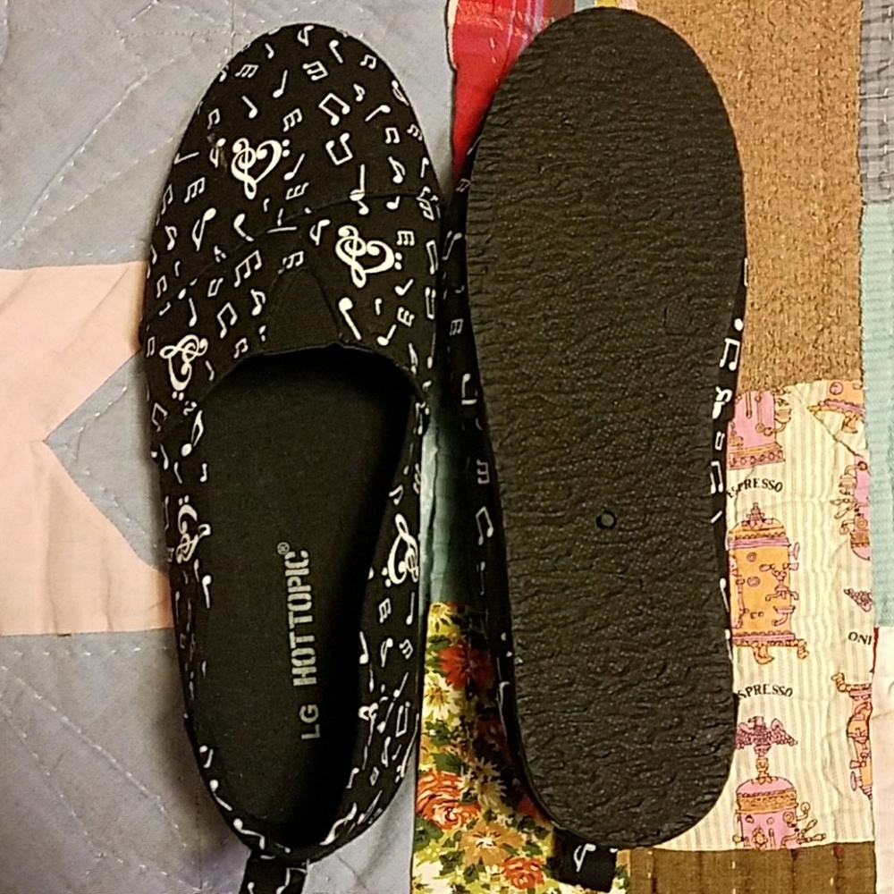 Hot Topic NWOT music note slip ons